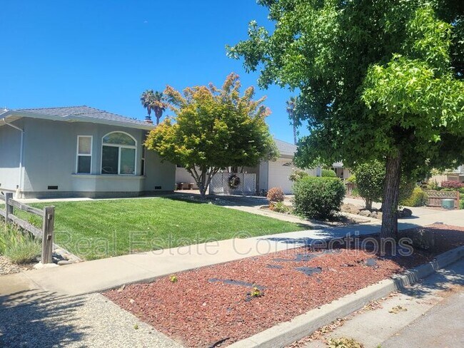 Building Photo - 5815 Ponce Ct