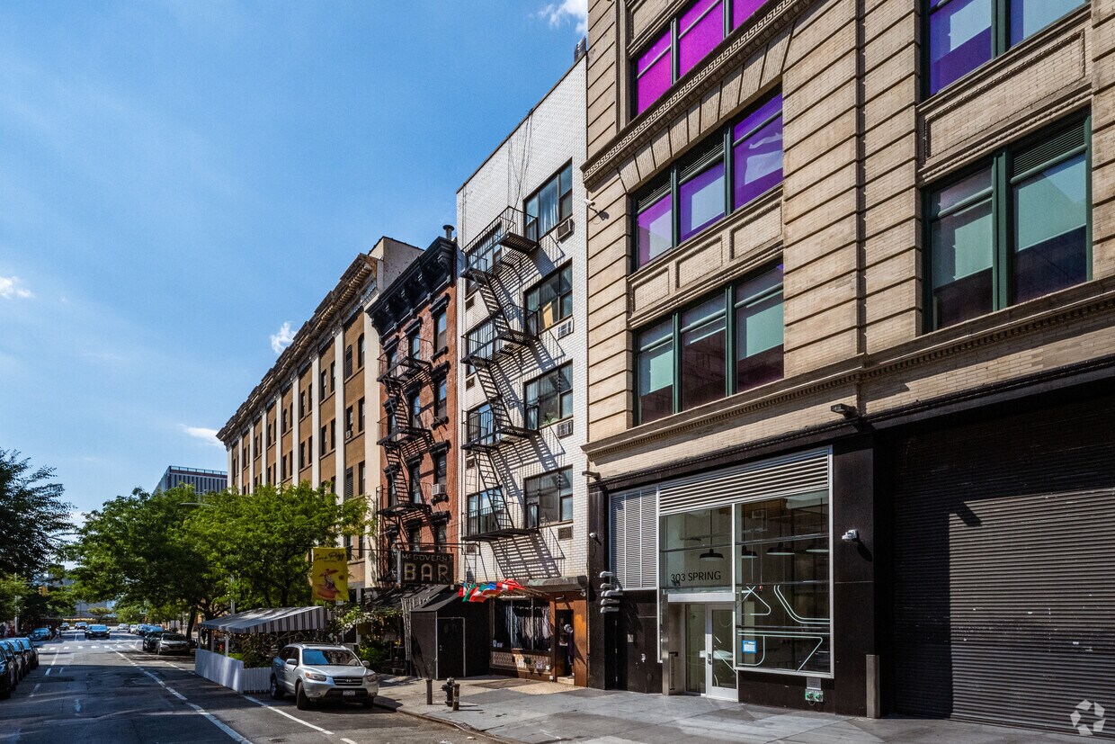 Southeast Corner - 305 Spring St