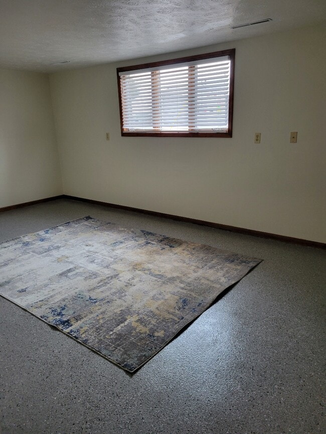 Building Photo - 211 W Glenmore Dr