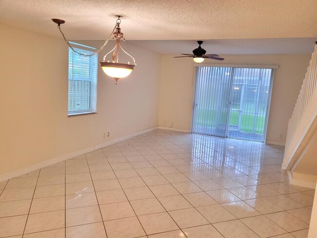 Building Photo - 1412 Barcelona Way