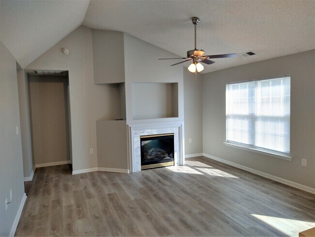 Building Photo - 7016 Blithe Low Pl