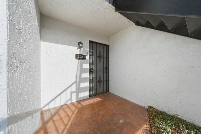 Building Photo - 3821 N Oak Dr