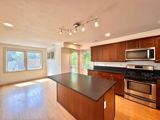 Building Photo - 1409 N Northgate Way