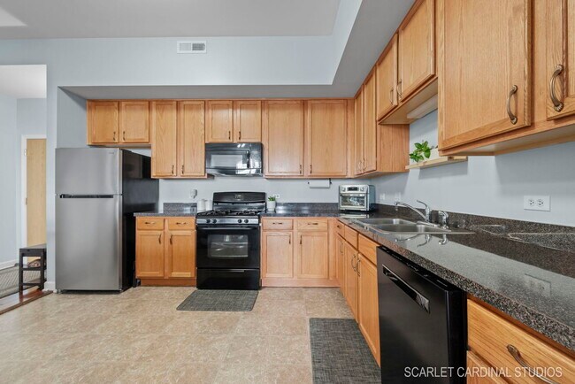 Foto del edificio - 77 N Wolf Rd