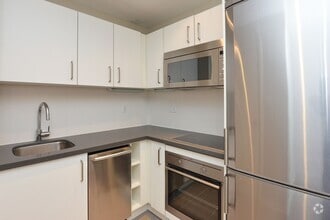 Building Photo - 54 Maitland St