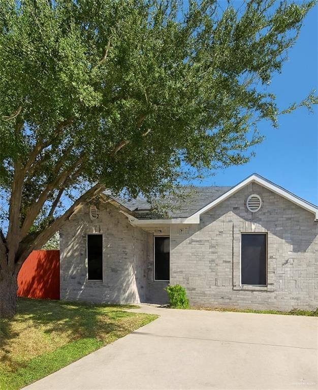 Building Photo - 733 San Martin St