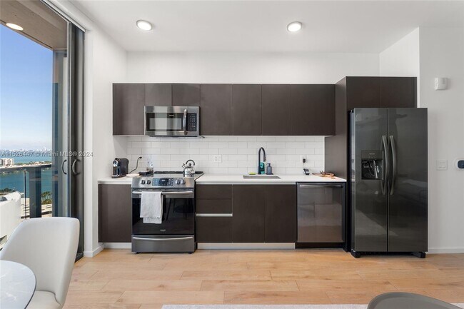 Foto del edificio - 398 NE 5th St