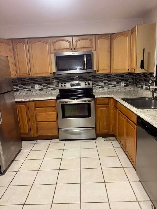 Building Photo - 803 9th Ave NW