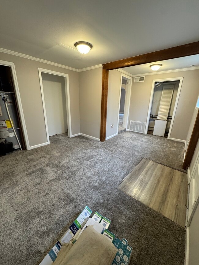 Building Photo - 1237 E Riverside Dr