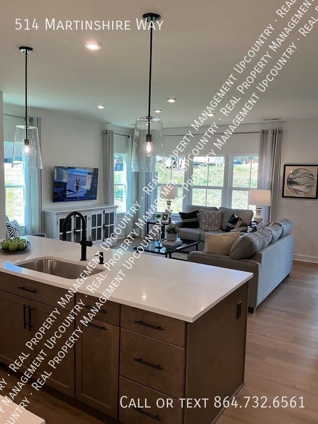 Foto del edificio - 514 Martinshire Way