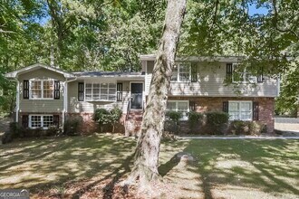 Building Photo - 737 Mountainbrooke Cir SW