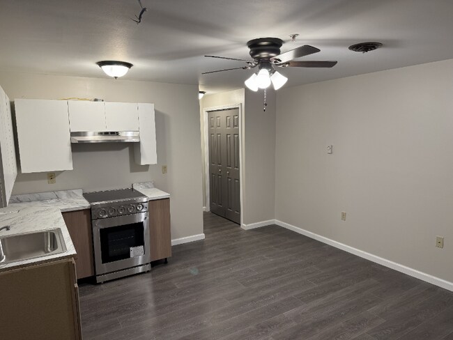 Foto del edificio - 355 S Main St