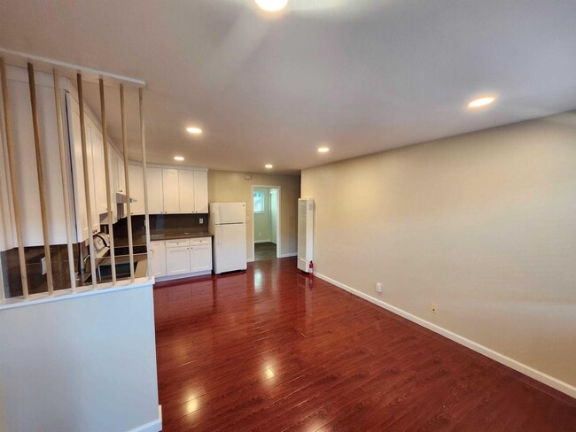 Building Photo - 4398 Hamilton Ave
