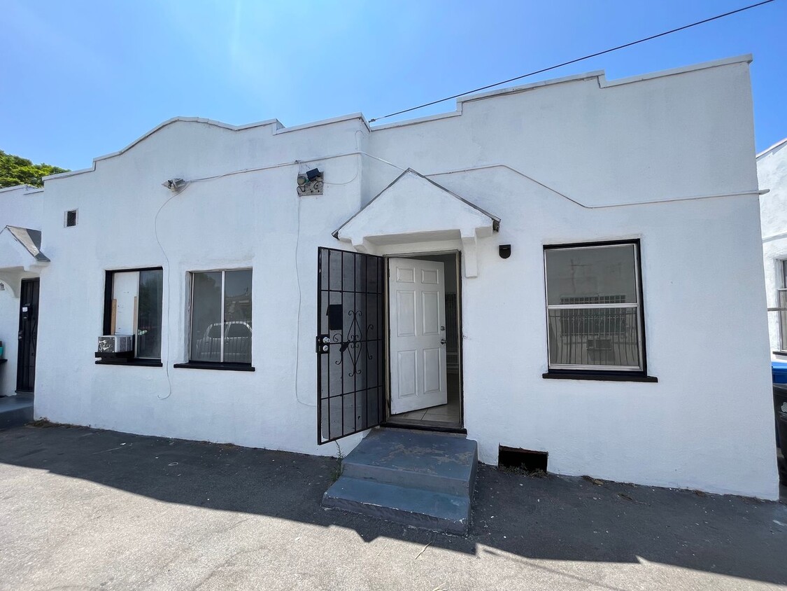 Primary Photo - 2651 Cloverdale Ave