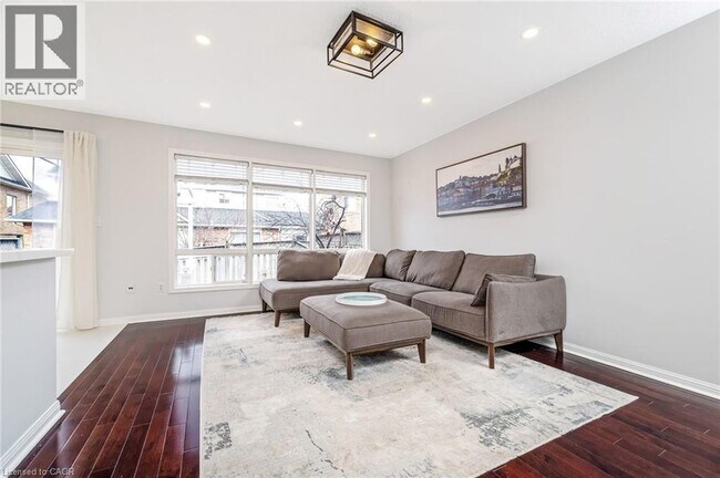 Photo du bâtiment - 1617 Cartwright Crescent