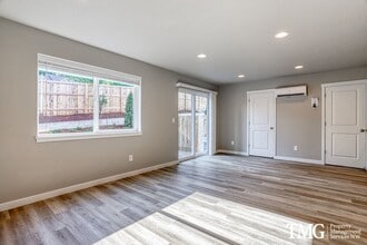 Building Photo - 4806 NE 37th Ct