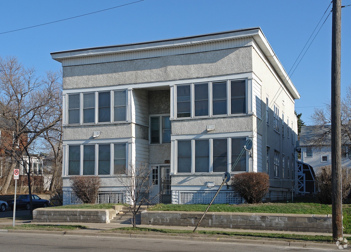 Building Photo - 1609 St Anthony Ave