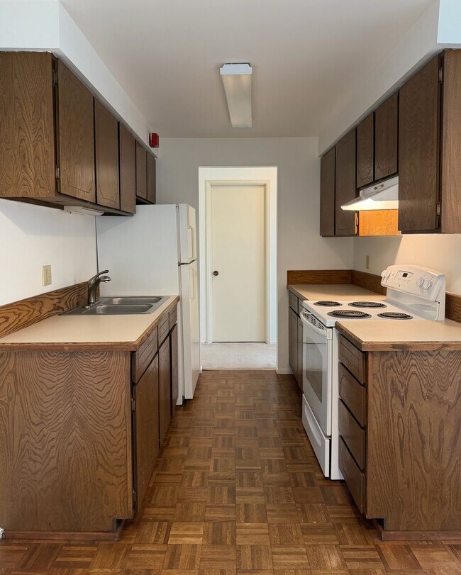 Foto del edificio - 1 Bed / 1 Bath Houghton condo in Kirkland $1,895/month