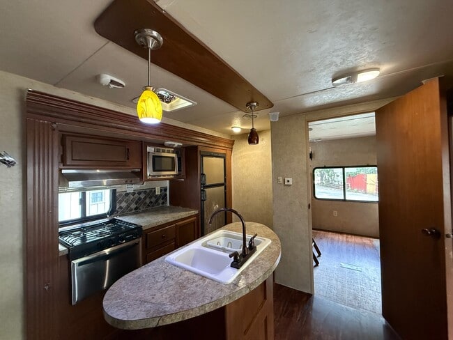 Building Photo - 2515
