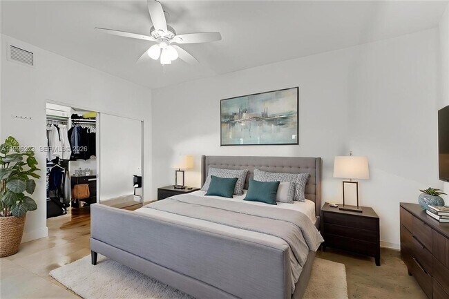 Foto del edificio - 3330 NE 190th St