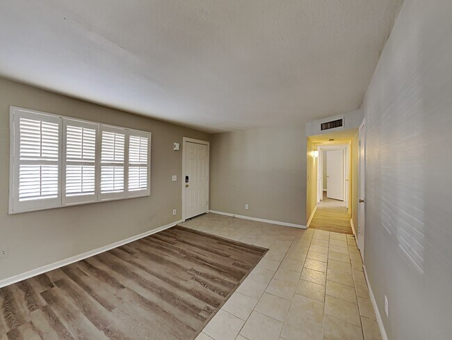 Foto del edificio - 10433 E Albany St