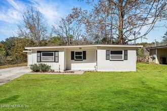 Building Photo - 557 W 62nd St