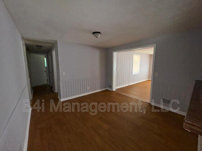 Foto del edificio - 6331 Garnet Dr