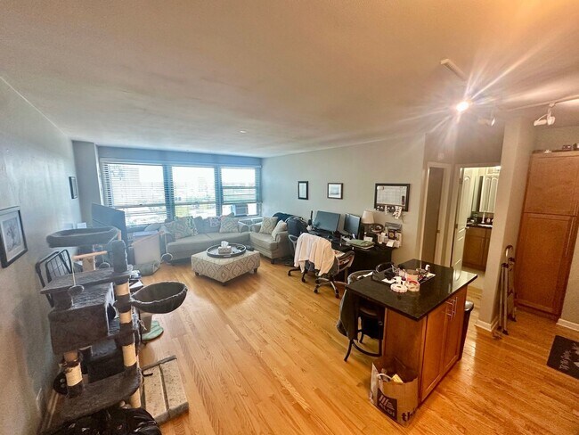 Foto del edificio - 4180 N Marine Dr