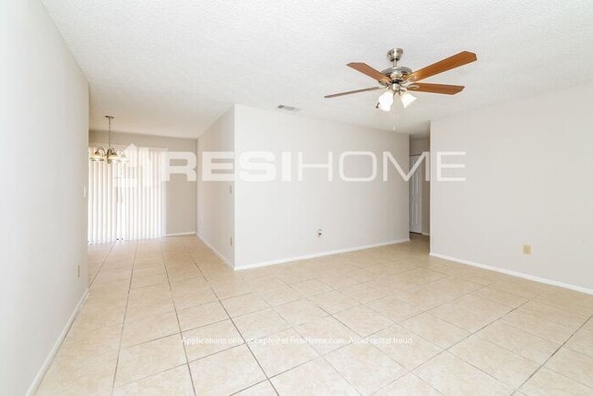 Building Photo - MOVE IN SPECIAL - Available for immediate ...
