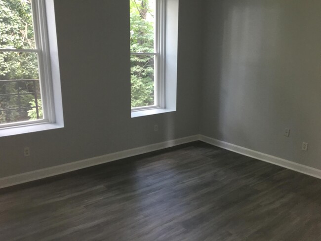 Foto del edificio - 2144 St James Ave