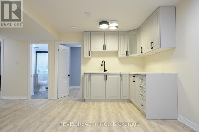 Building Photo - 412 Olde Village Ln