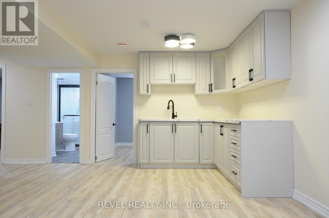 Photo du bâtiment - 412 Olde Village Ln