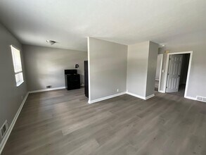 Building Photo - 2013 Terril Ln