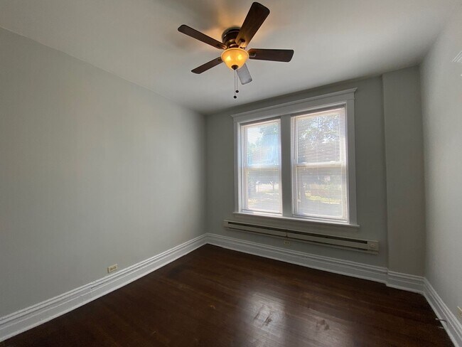 Foto del edificio - Lakeview 2BR! Near Brown Line & Whole Foods!