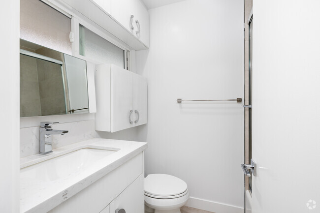 Apartamento 18 - Estudio amueblado con baño completo - The Roscomare Apartments