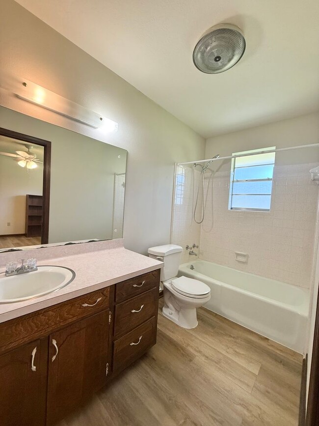 Building Photo - Spacious 3 bedroom 2 bath home in Zachary