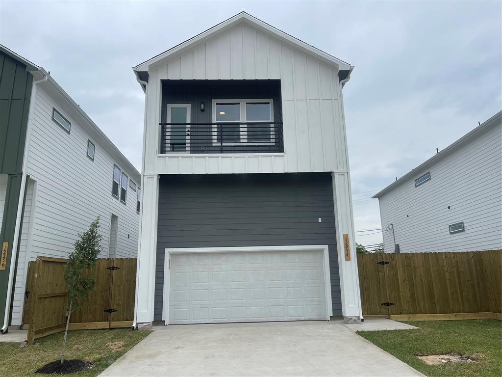 Foto principal - 12254 Kirkgard Dr