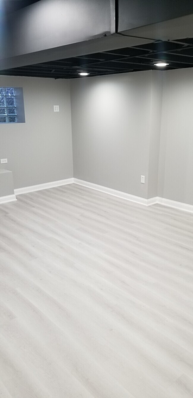 sala de estar - 7920 S Manistee Ave