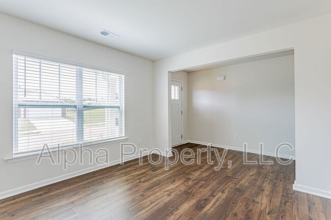 Building Photo - 807 Wolverine Ln