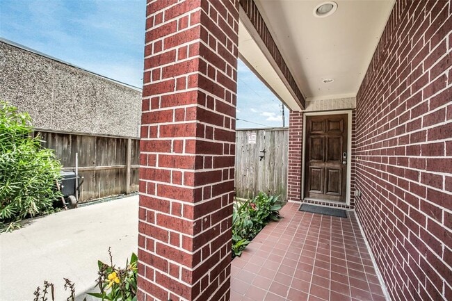 Building Photo - 3662 Main Plaza Dr