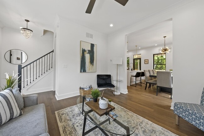 Foto del edificio - 196 W 6th Ave