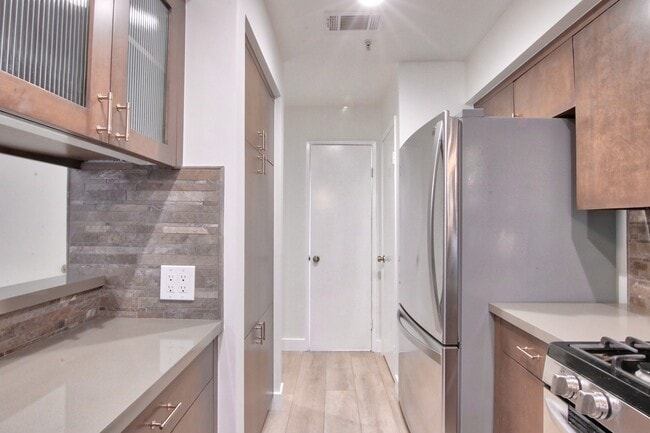 Building Photo - 1050 Seco St