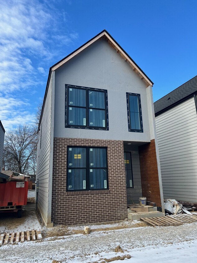 Primary Photo - 226 E Schwarz St
