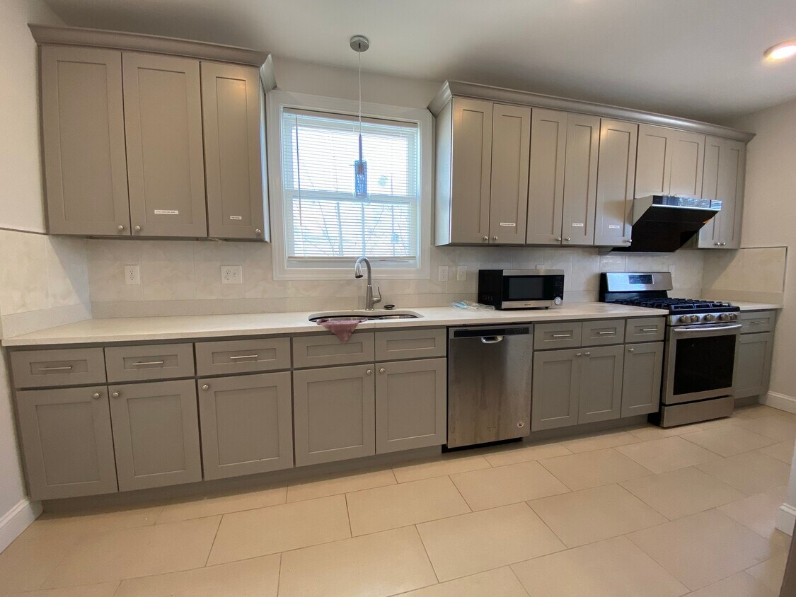 18 Standish Ave, Quincy, MA 02170 Townhome Rentals in Quincy MA