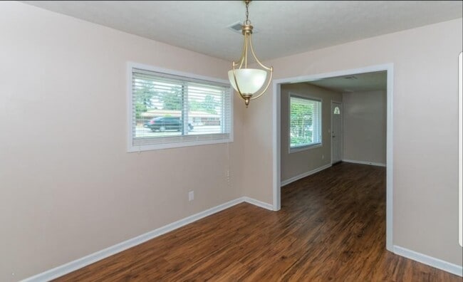 Foto del edificio - 6515 Forrest Rd