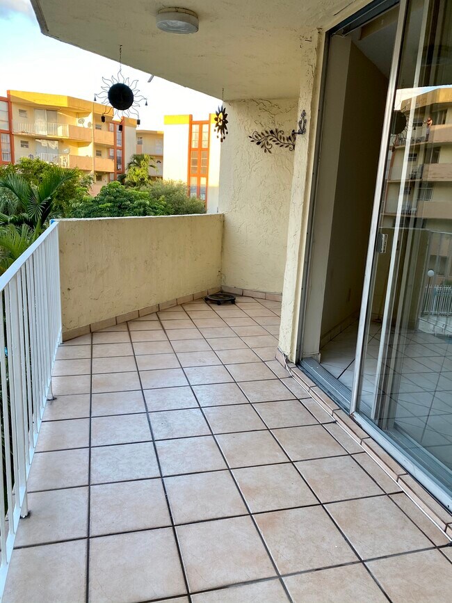 Balcony - 1750 W 46th St