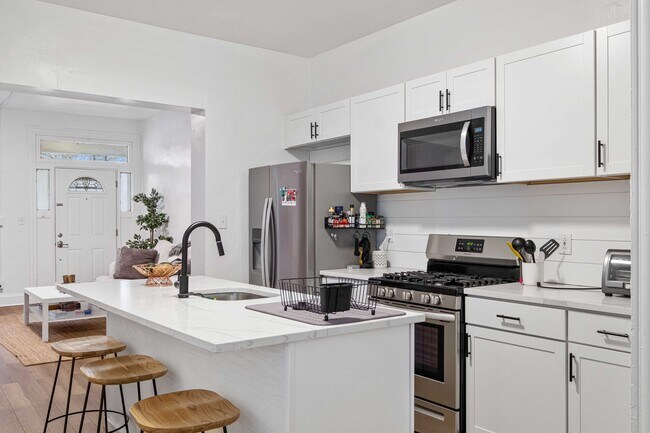 Foto del edificio - 2230 Tilbury Ave