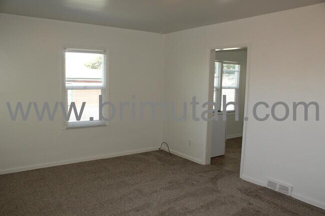 Building Photo - 122 Girard Avenue - 2