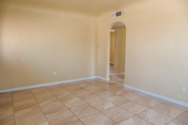Foto del edificio - 8326 Verde Cir
