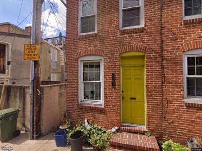 Building Photo - 2002 Portugal St